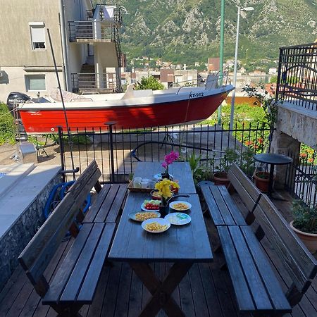 Themis Apart Hotel Котор Екстер'єр фото