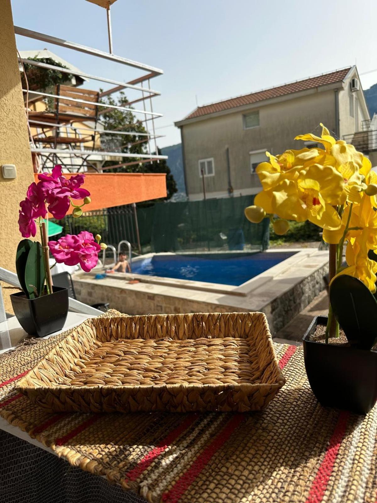 Themis Apart Hotel Котор Екстер'єр фото