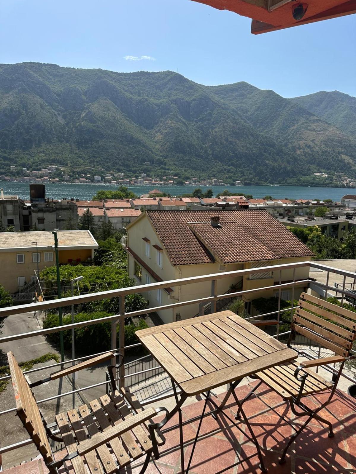 Themis Apart Hotel Котор Екстер'єр фото