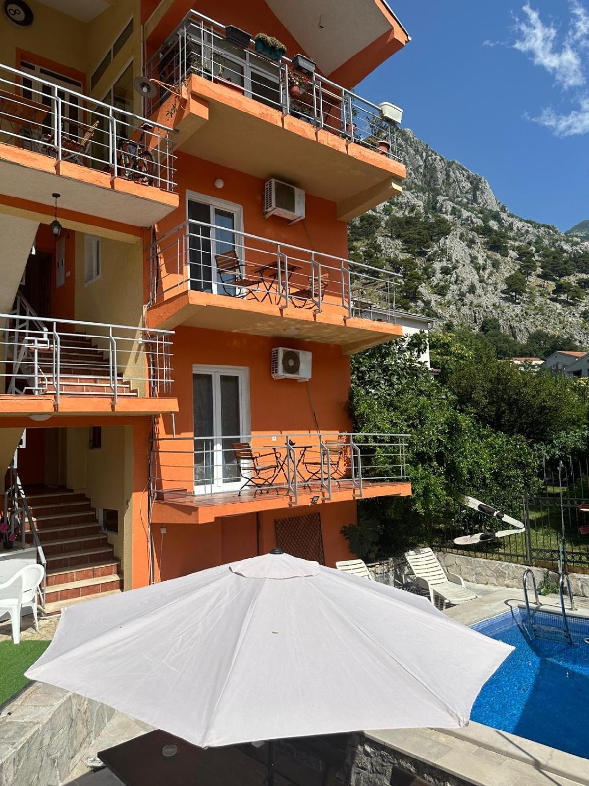 Themis Apart Hotel Котор Екстер'єр фото
