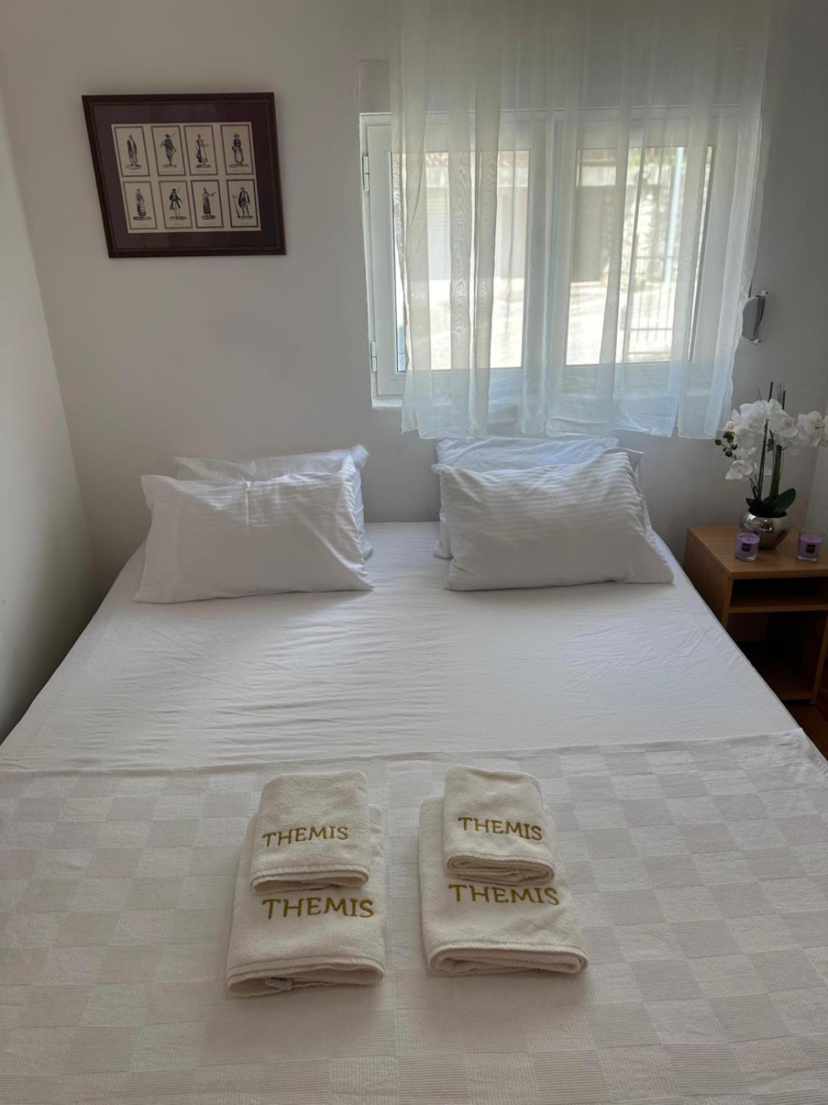 Themis Apart Hotel Котор Екстер'єр фото