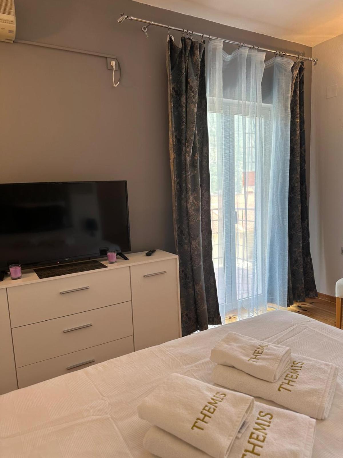 Themis Apart Hotel Котор Екстер'єр фото