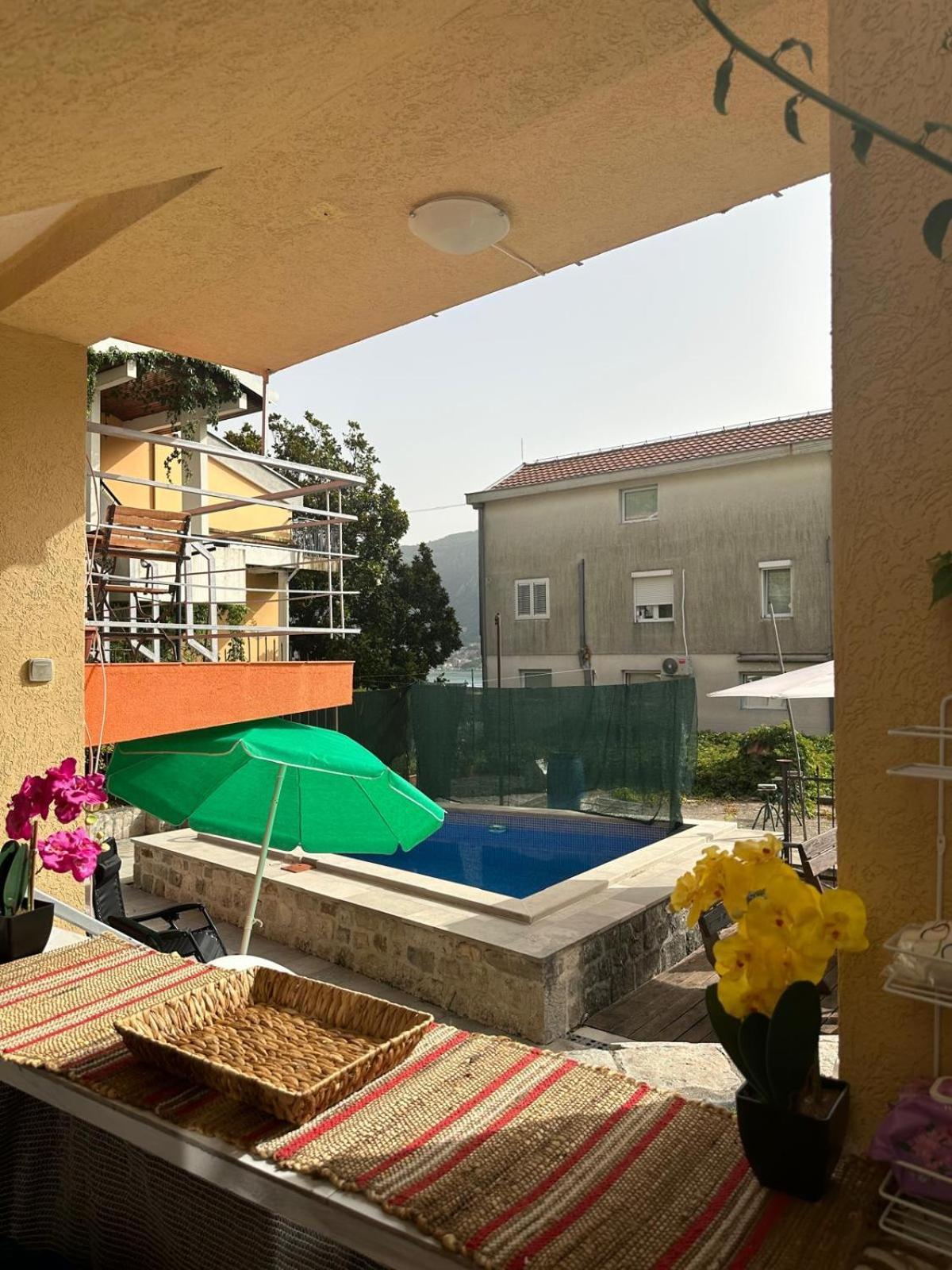 Themis Apart Hotel Котор Екстер'єр фото