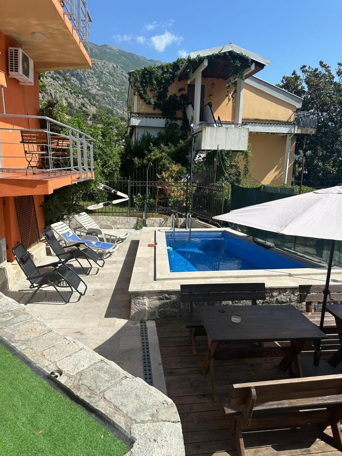 Themis Apart Hotel Котор Екстер'єр фото