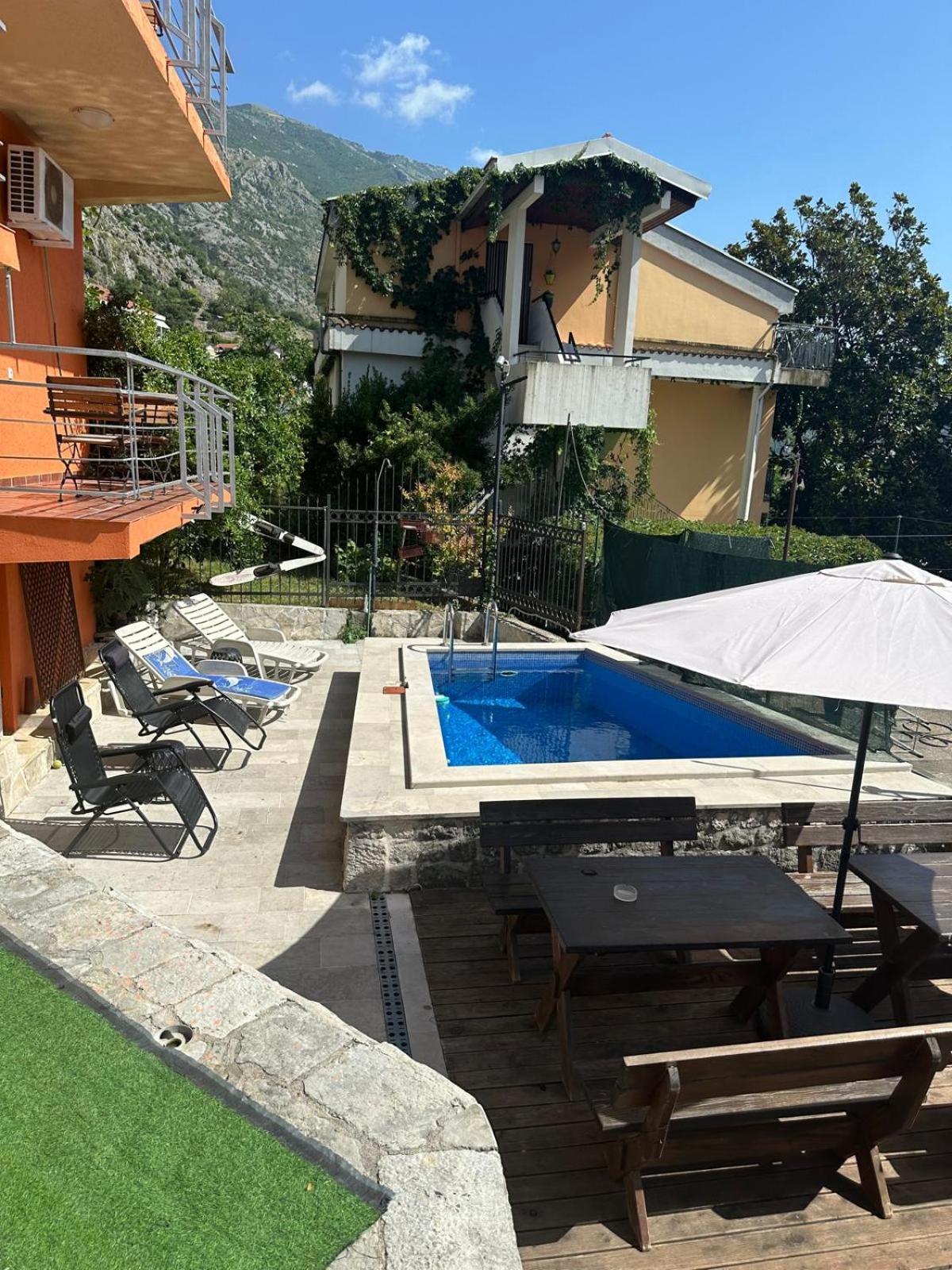 Themis Apart Hotel Котор Екстер'єр фото