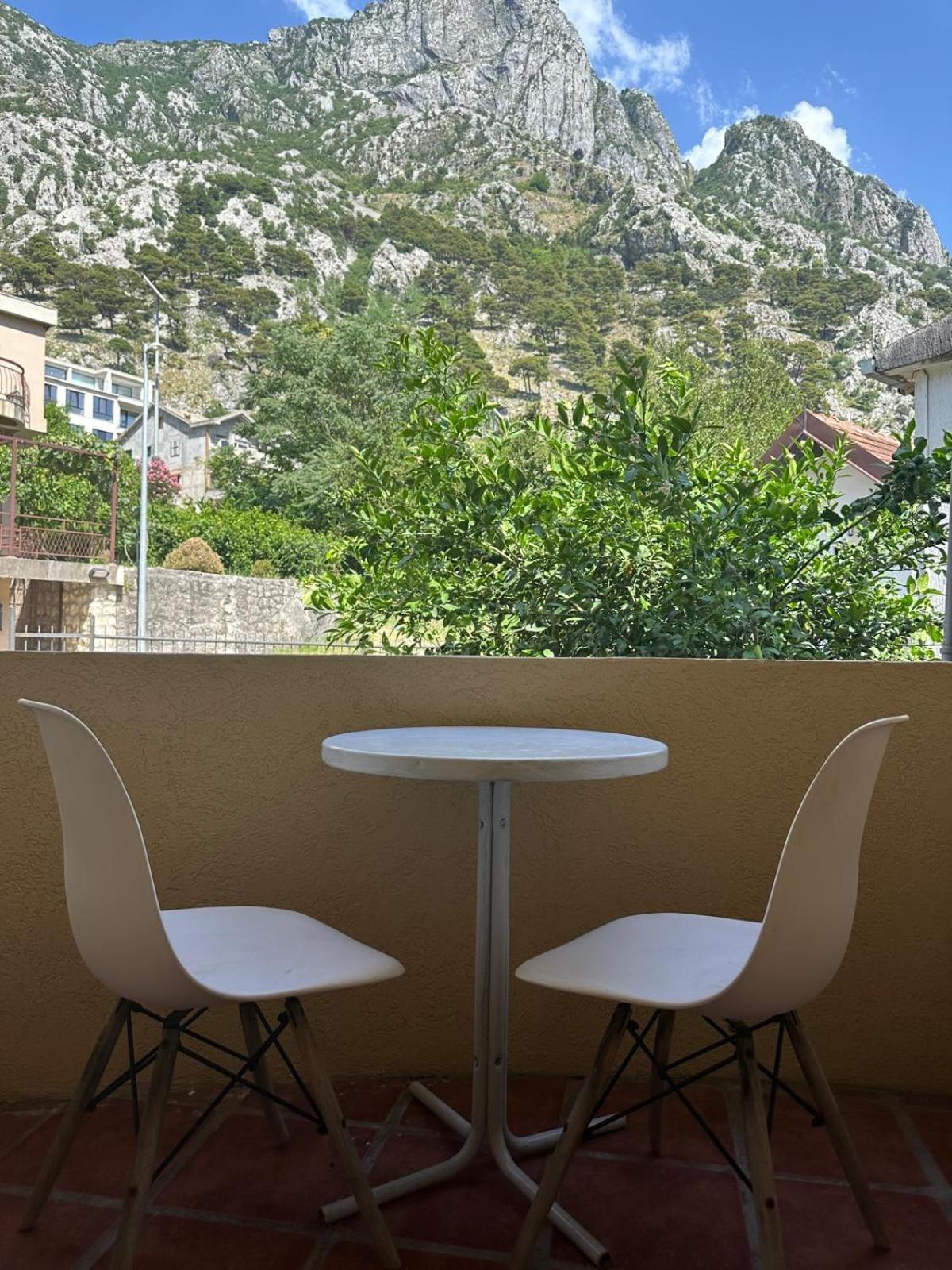 Themis Apart Hotel Котор Екстер'єр фото