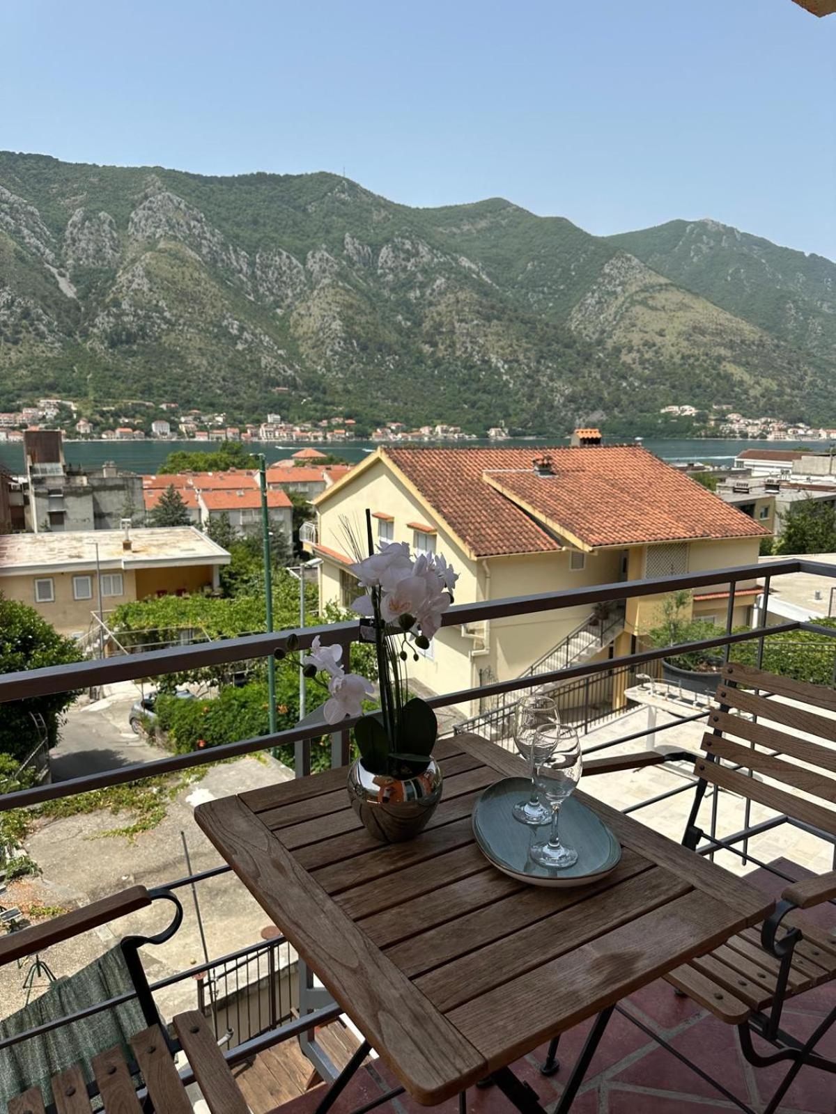 Themis Apart Hotel Котор Екстер'єр фото