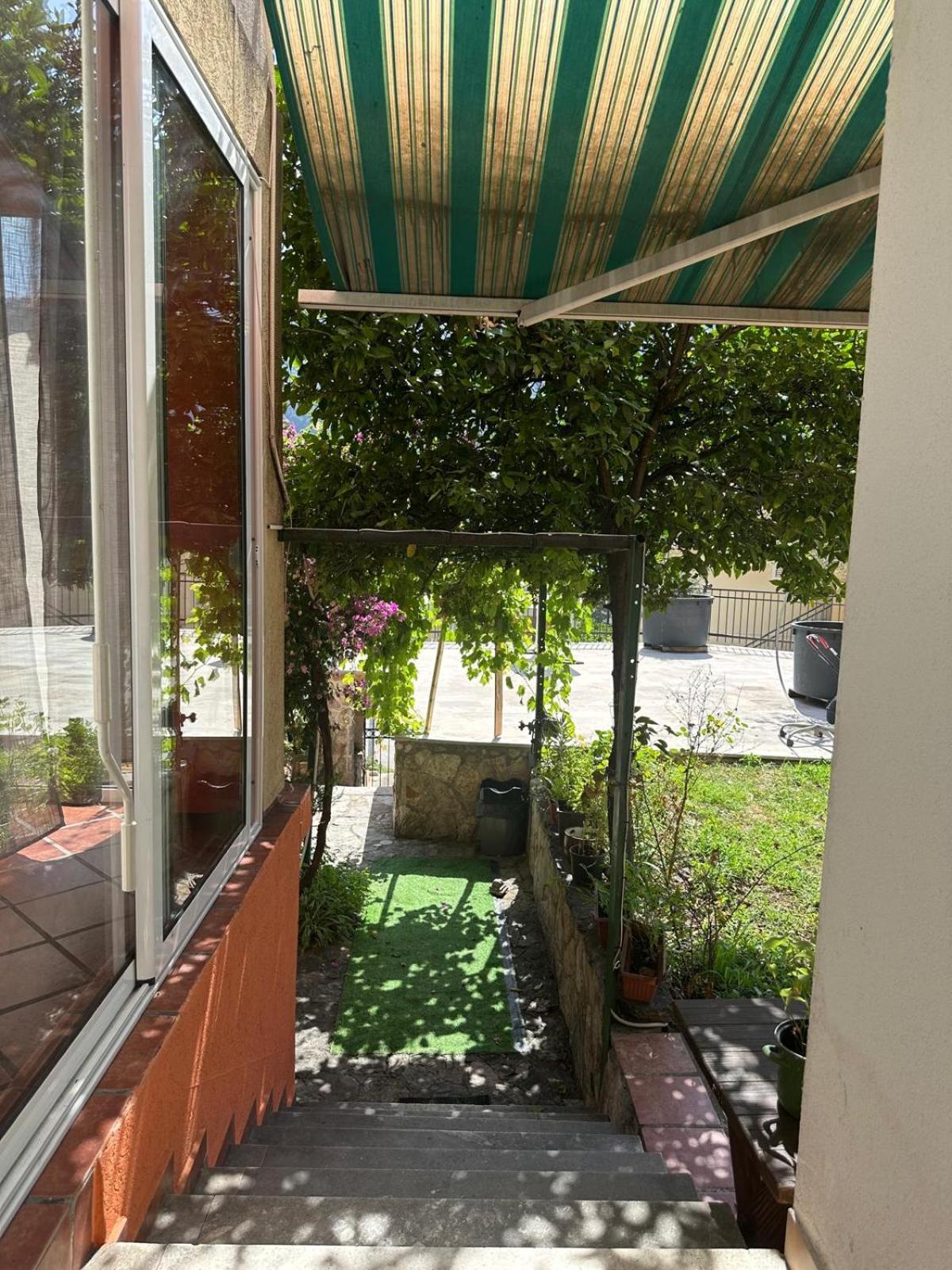 Themis Apart Hotel Котор Екстер'єр фото
