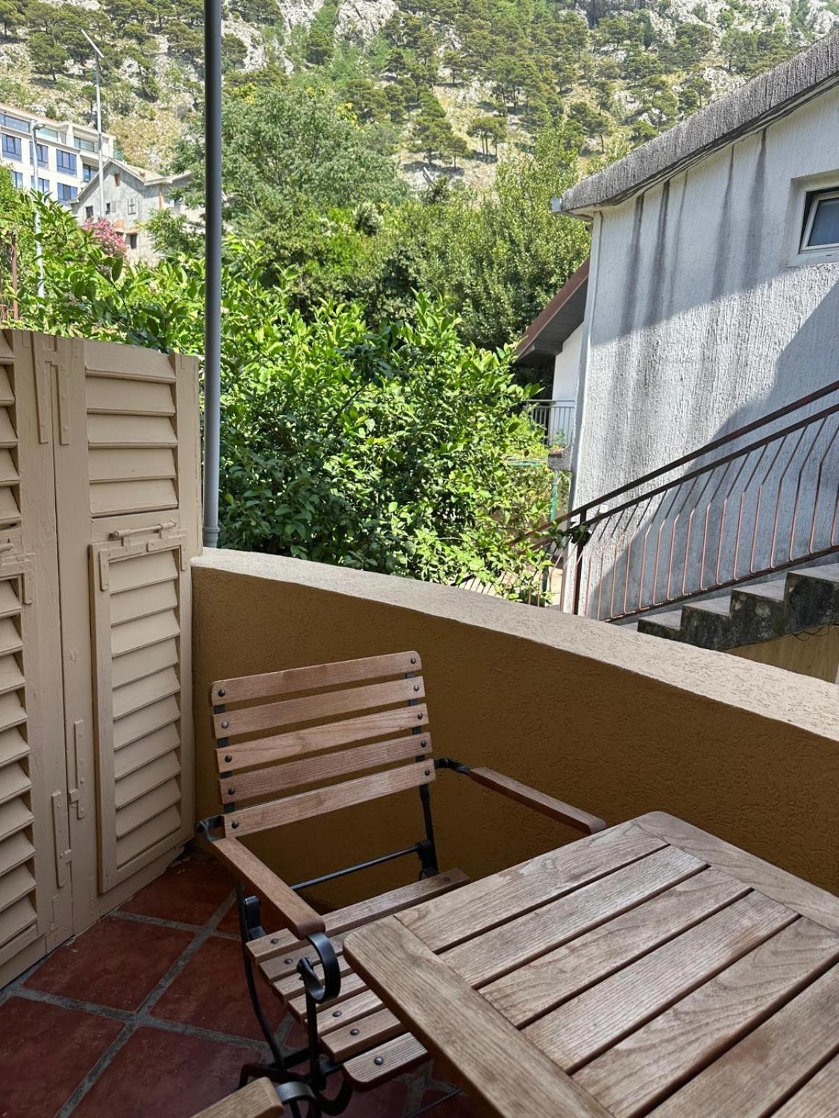 Themis Apart Hotel Котор Екстер'єр фото
