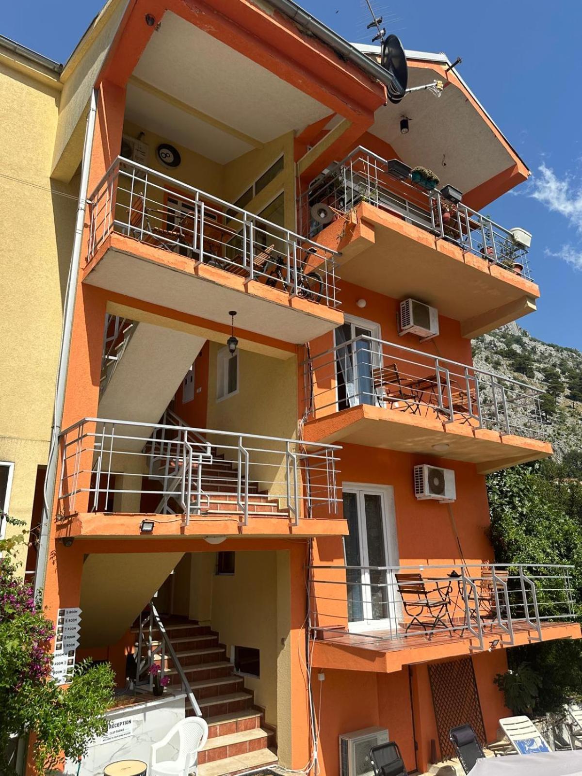 Themis Apart Hotel Котор Екстер'єр фото