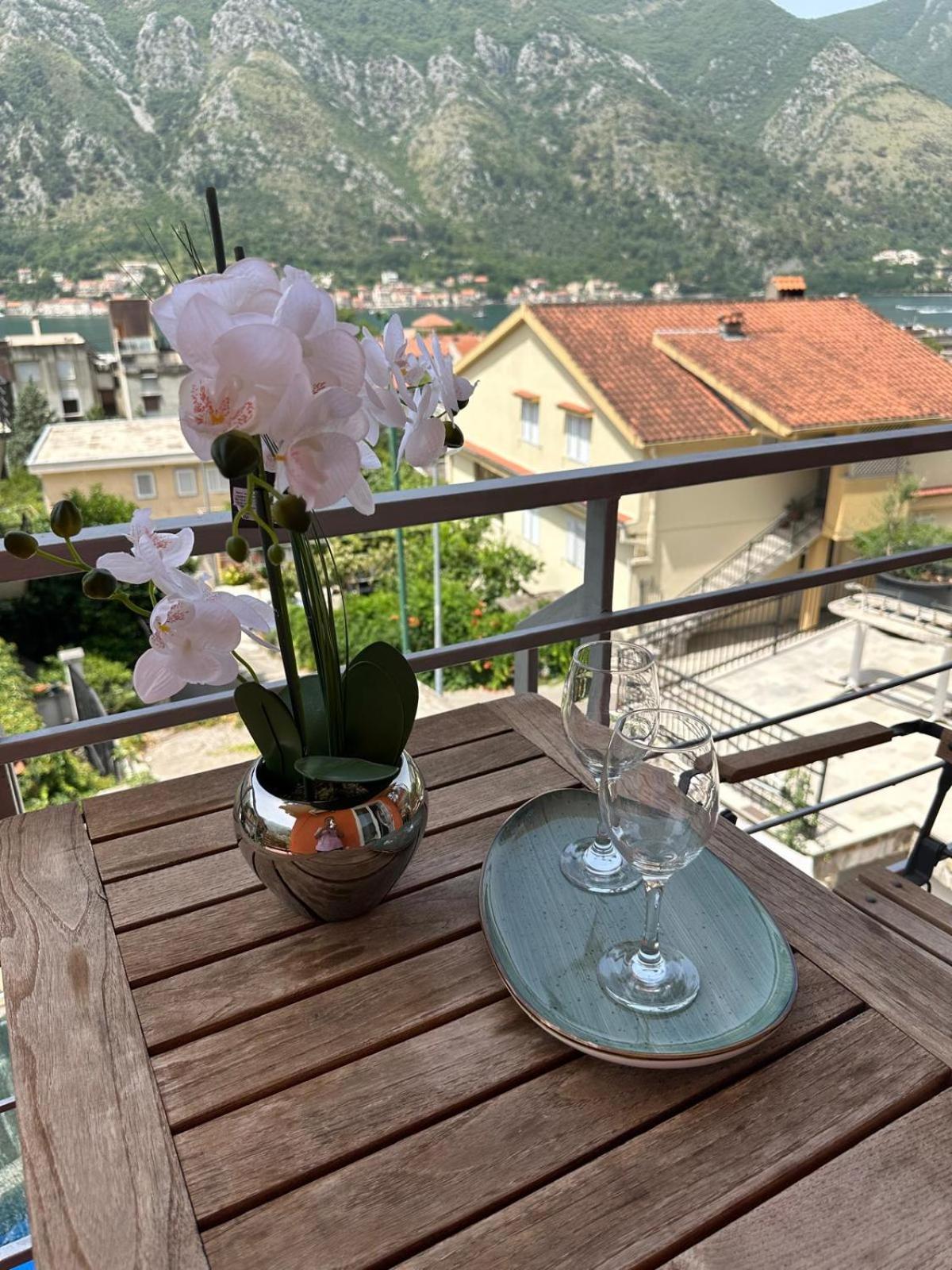 Themis Apart Hotel Котор Екстер'єр фото