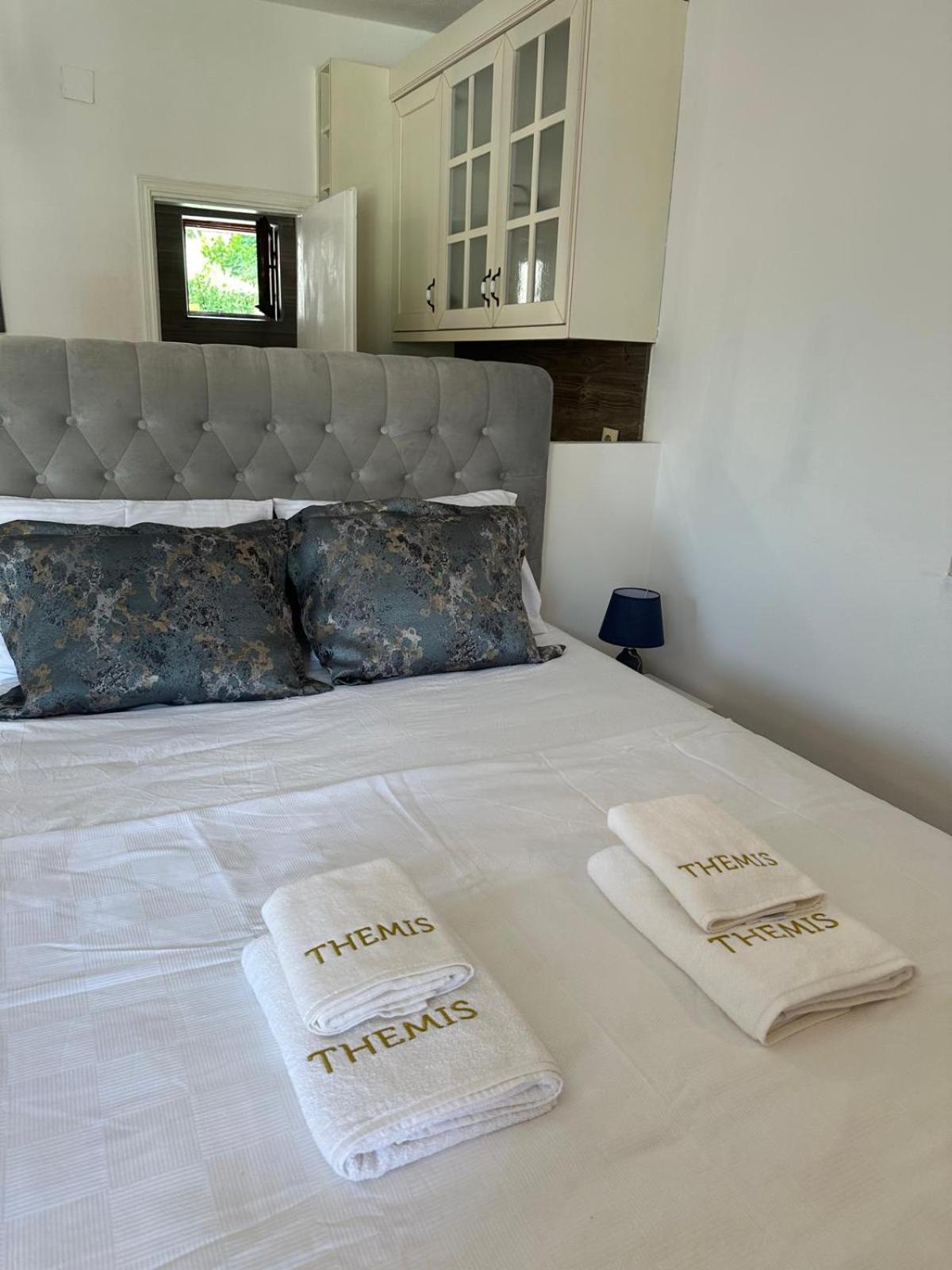 Themis Apart Hotel Котор Екстер'єр фото