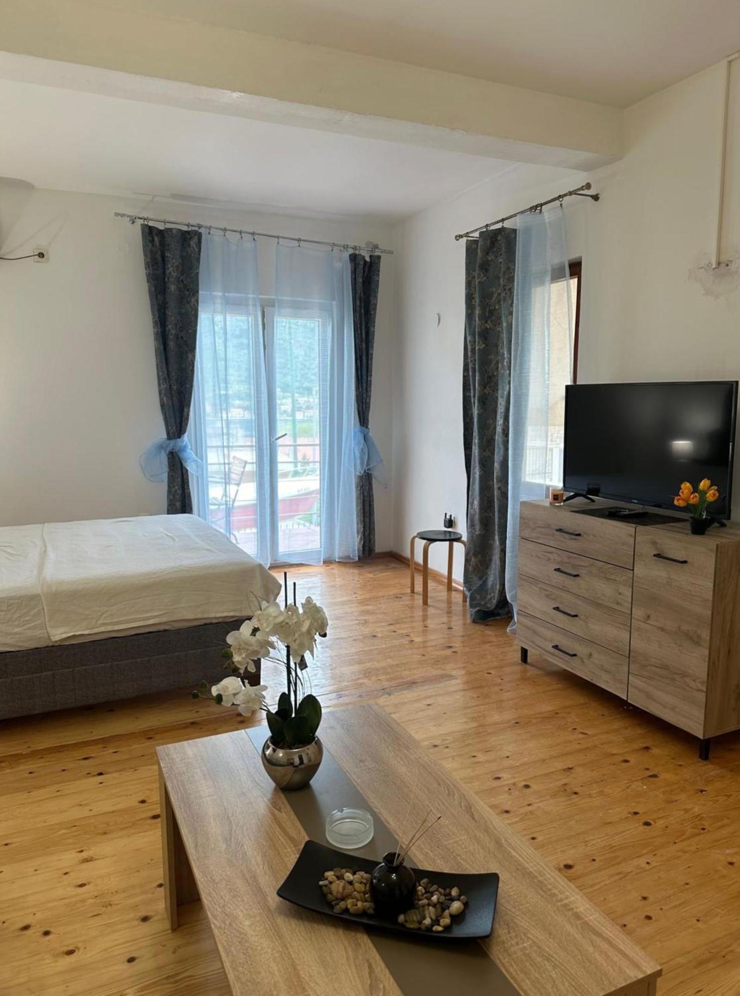 Themis Apart Hotel Котор Екстер'єр фото